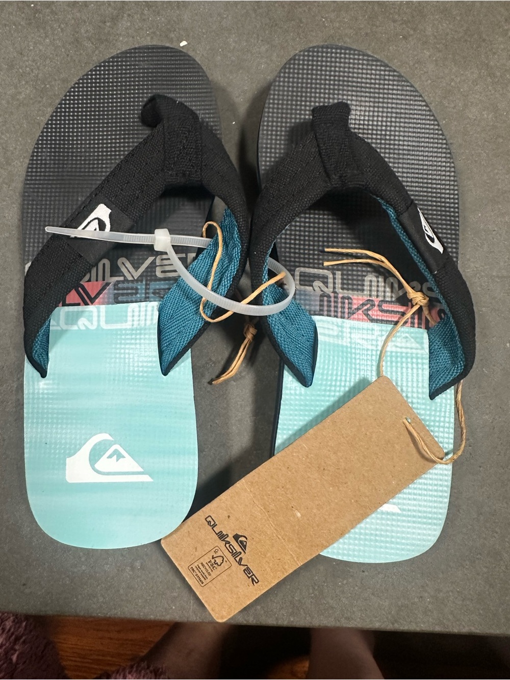 Quiksilver Teal and Black boys  Sandals size 4 - Picture 2 of 2